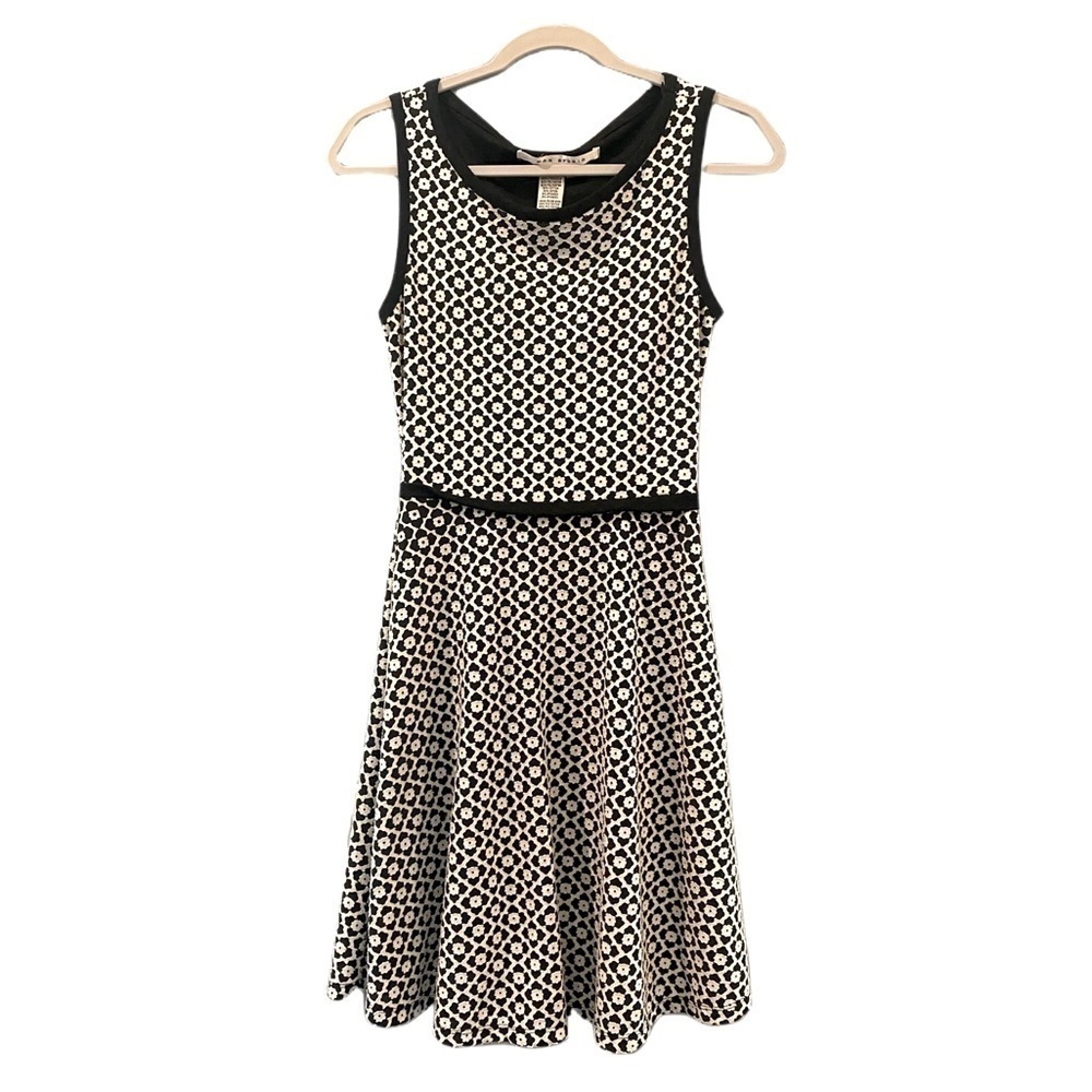 𝅺⭐️ Max Studio xs women’s  dress black with floral design